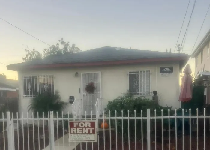 Spacious 2Bed 1 Bath Duplex Available Now